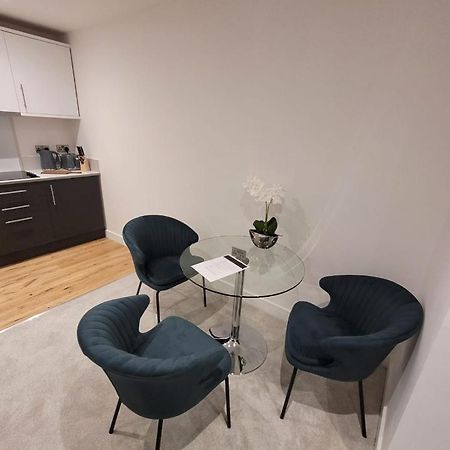 Luxury 2 Bed Apartment In The Heart Of Rochester Wainscot Exterior photo