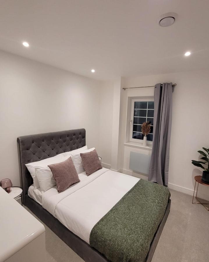 Luxury 2 Bed Apartment In The Heart Of Rochester Wainscot Exterior photo